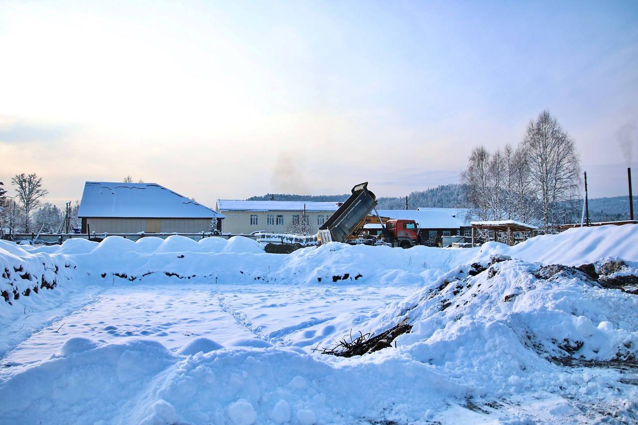 В рамках Дня муниципалитета вместе с главой региона Андреем Турчаком осмотрели ход строительства нового здания детского сада «Медвежонок» в Каракокше В рамках Дня муниципалитета вместе с главой региона Андреем Турчаком осмотрели ход строительства нового здания детского сада «Медвежонок» в Каракокше
