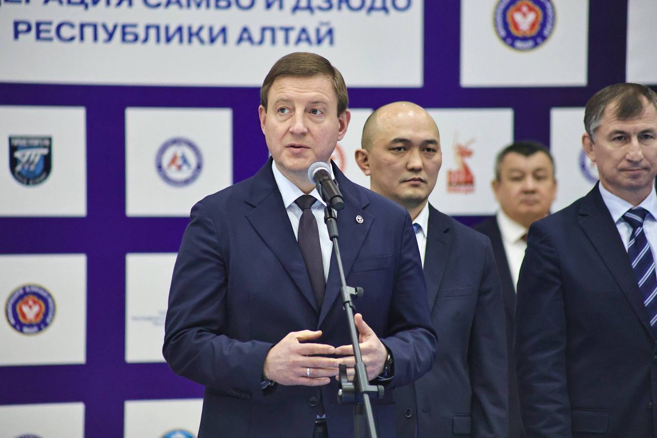 В Республике Алтай проходят первенство и чемпионат Сибирского федерального округа по самбо