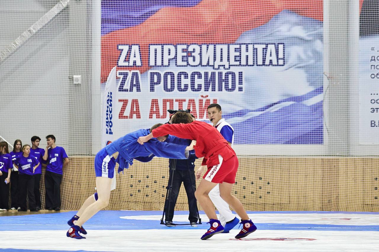 В Республике Алтай проходят первенство и чемпионат Сибирского федерального округа по самбо В Республике Алтай проходят первенство и чемпионат Сибирского федерального округа по самбо