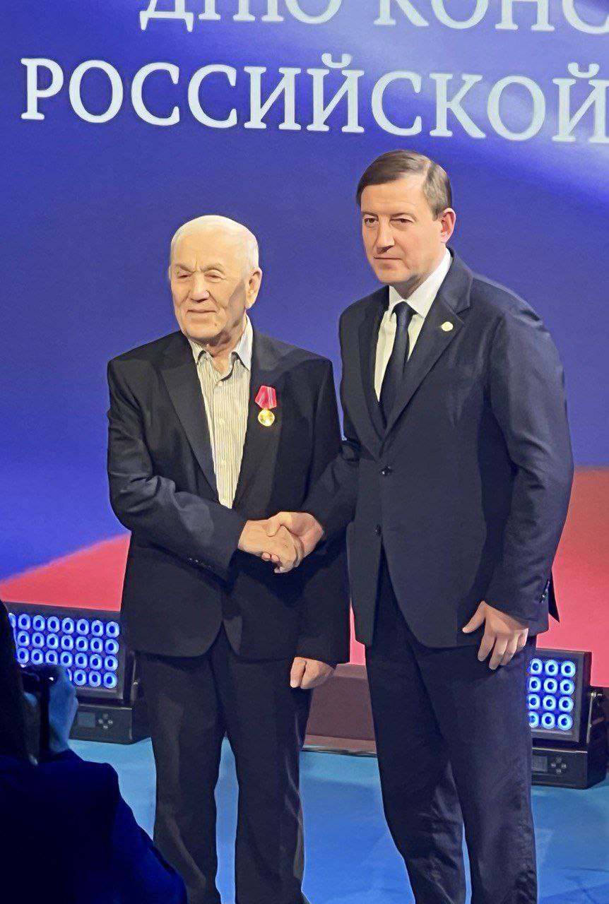 Накануне важного и значимого праздника — Дня Конституции РФ в республиканском музее состоялись открытие Национального центра «Алтай» и церемония вручения государственных наград