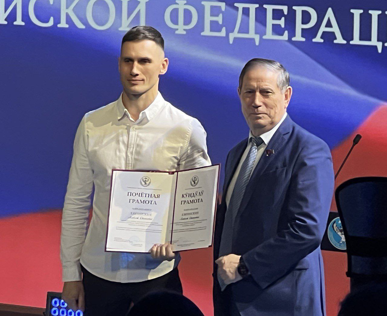 Накануне важного и значимого праздника — Дня Конституции РФ в республиканском музее состоялись открытие Национального центра «Алтай» и церемония вручения государственных наград Накануне важного и значимого праздника — Дня Конституции РФ в республиканском музее состоялись открытие Национального центра «Алтай» и церемония вручения государственных наград