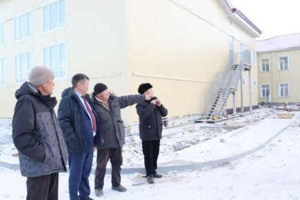 Строительство и ремонт соцобъектов проверили в Кош-Агачском районе