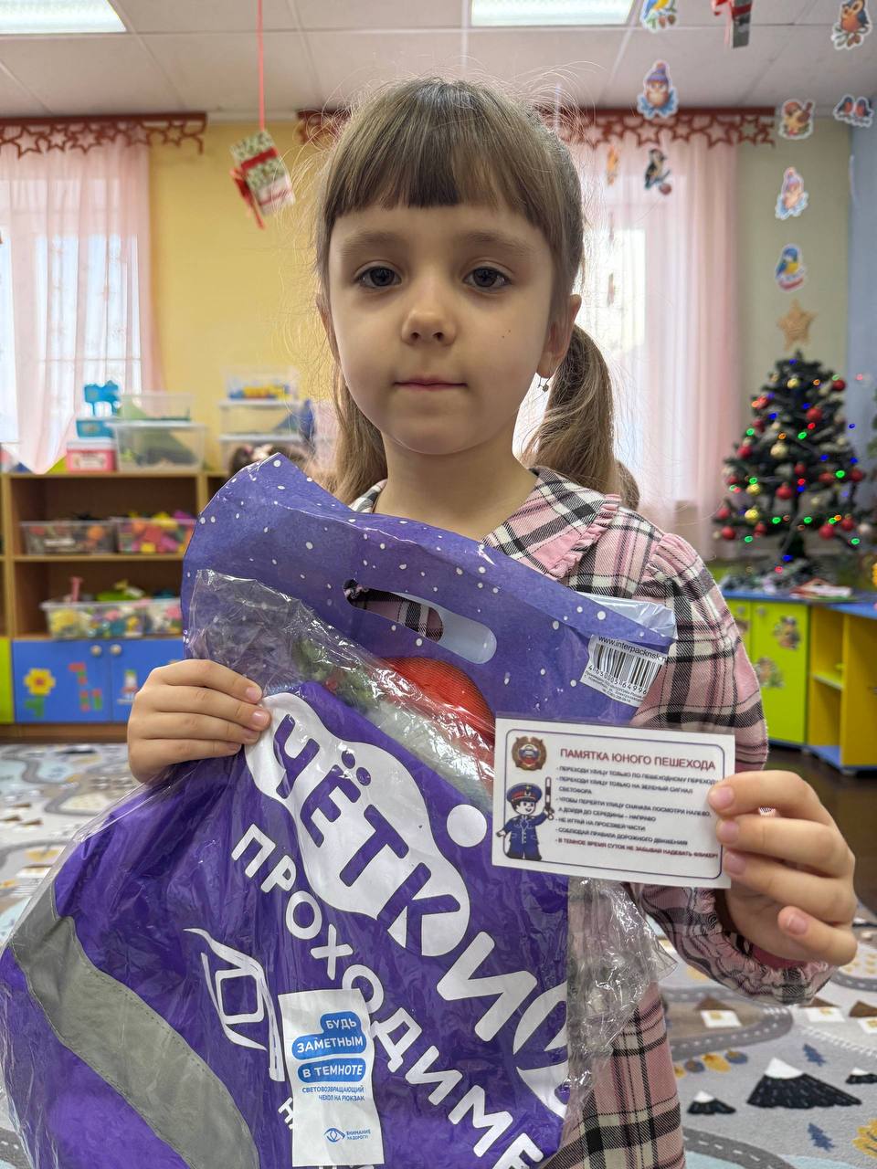 Сотрудники Госавтоинспекции провели мероприятие по ПДД в детском саду «Солнышко» г. Горно-Алтайска Сотрудники Госавтоинспекции провели мероприятие по ПДД в детском саду «Солнышко» г. Горно-Алтайска