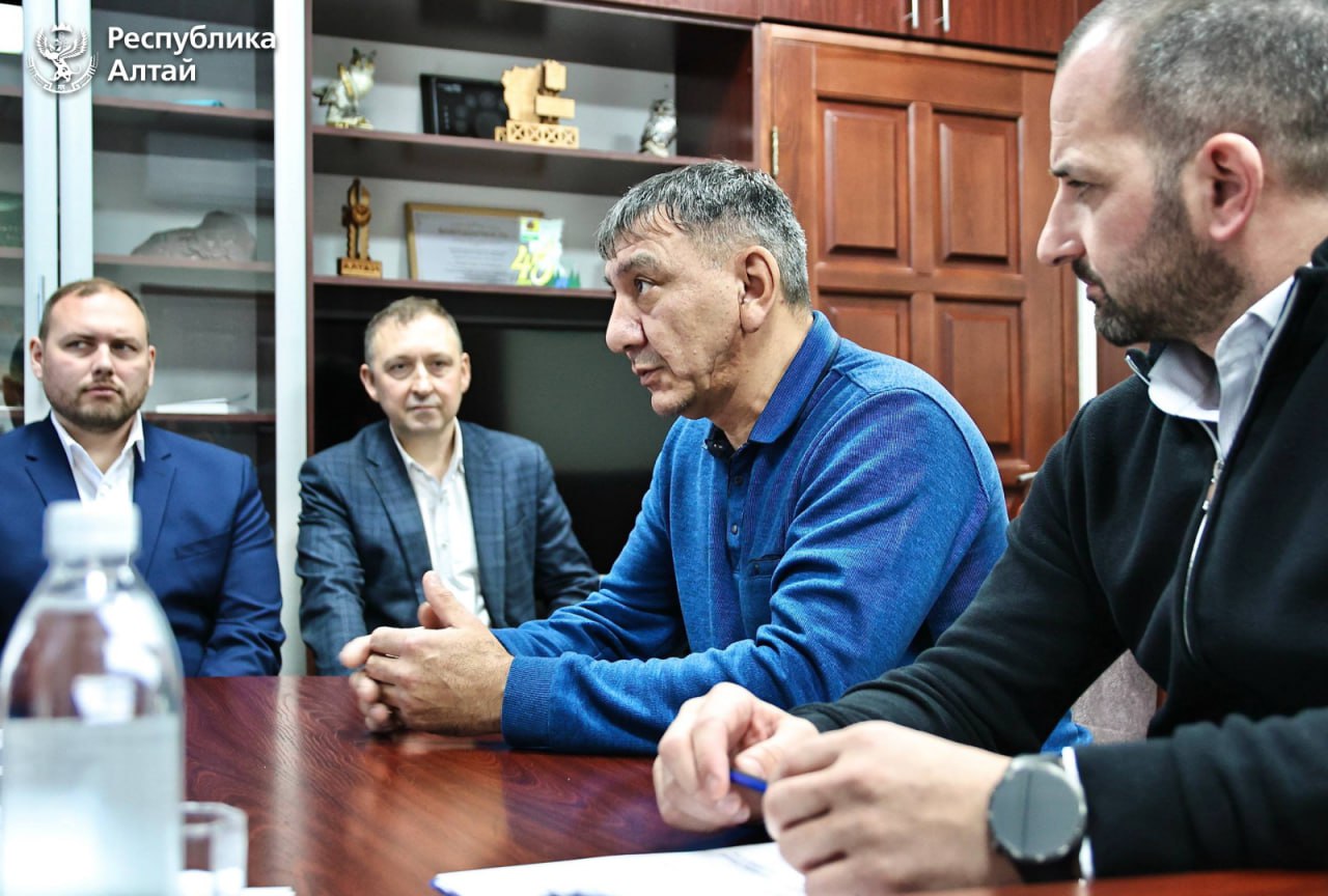 Рабочую поездку в Чойский район глава региона Андрей Турчак по традиции завершил личным приемом жителей Рабочую поездку в Чойский район глава региона Андрей Турчак по традиции завершил личным приемом жителей