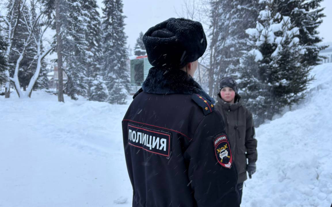 Акция «Встречаем зиму по правилам!» прошла на центральной площади города Акция «Встречаем зиму по правилам!» прошла на центральной площади города