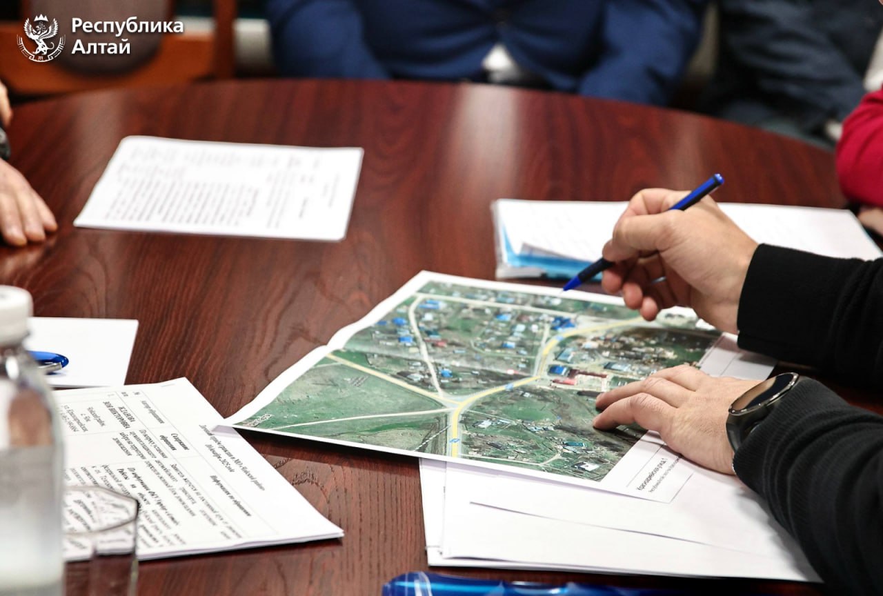 Рабочую поездку в Чойский район глава региона Андрей Турчак по традиции завершил личным приемом жителей Рабочую поездку в Чойский район глава региона Андрей Турчак по традиции завершил личным приемом жителей