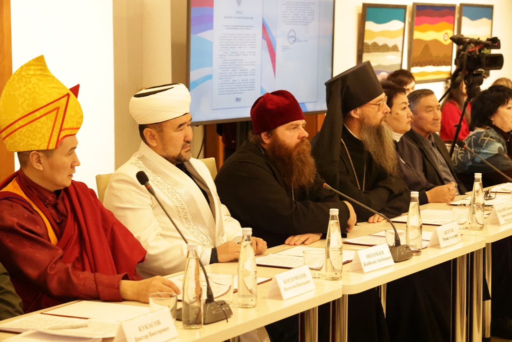 11 декабря на площадке Национального музей им. А.В. Анохина состоялось заседание Совета по межнациональным и межрелигиозным отношениям при Главе Республики Алтай 11 декабря на площадке Национального музей им. А.В. Анохина состоялось заседание Совета по межнациональным и межрелигиозным отношениям при Главе Республики Алтай