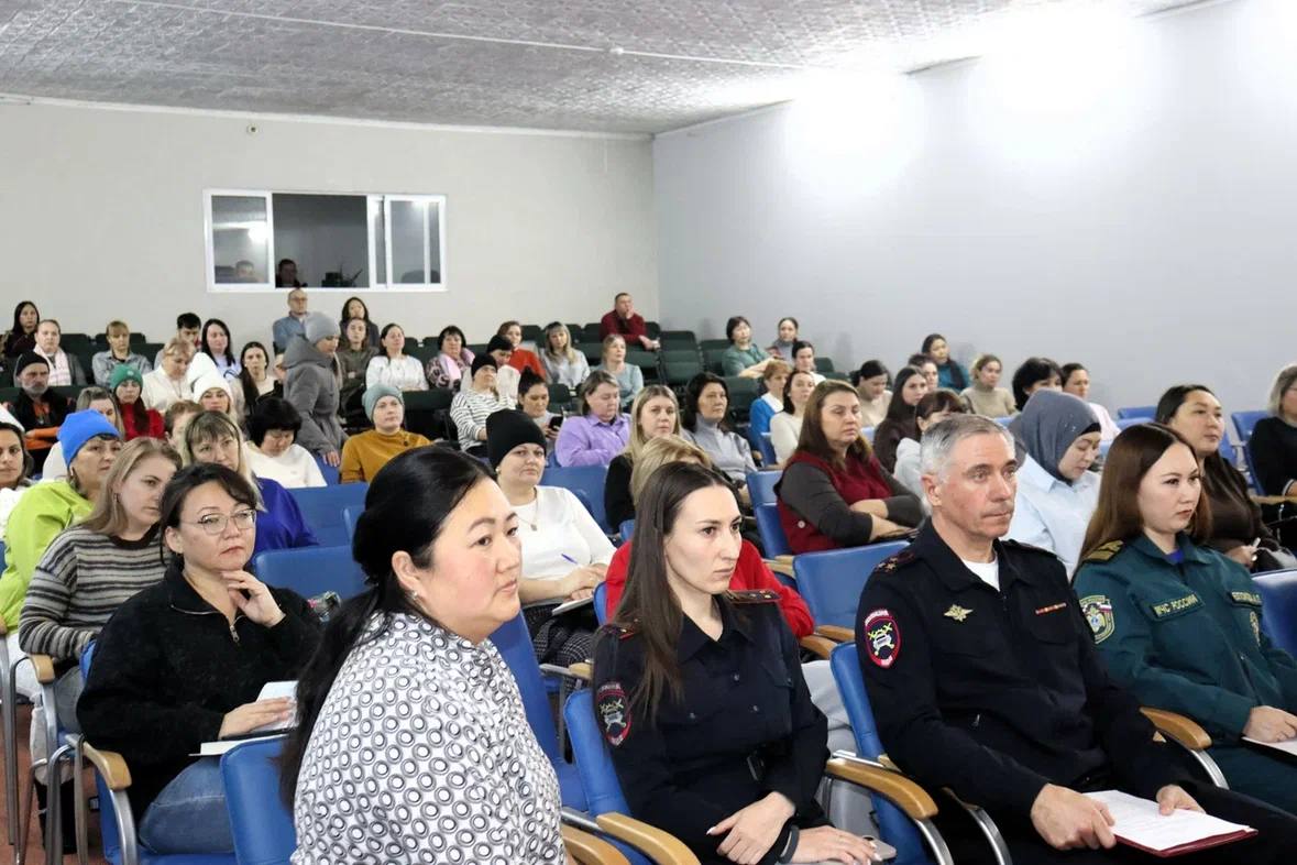 Накануне состоялось Региональное родительское собрание Республики Алтай «Безопасность детей в каникулярное время» Накануне состоялось Региональное родительское собрание Республики Алтай «Безопасность детей в каникулярное время»