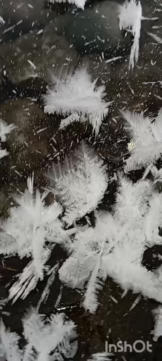 От подписчика. Зимняя р. Чемалка - это словно магия природы, застывшая на стекле