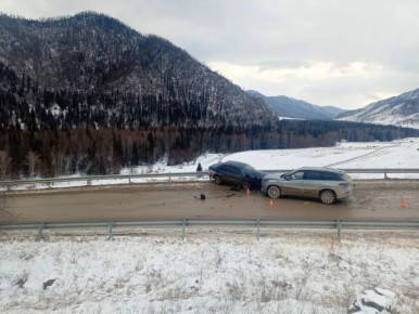 В Онгудайском районе произошло лобовое столкновение двух автомобилей — есть пострадавшая
