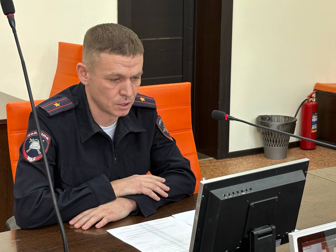 Сотрудники региональной Госавтоинспекции провели беседу с педагогами о безопасной перевозке детей