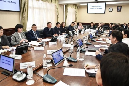 Финансирование программы по сохранению и развитию алтайского языка увеличили до 36 млн рублей, заявил глава региона Андрей Турчак на заседании Совета по алтайскому языку