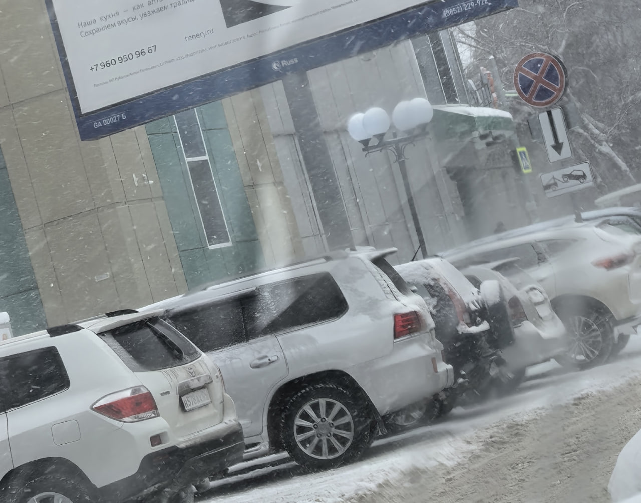 От подписчика. Уважаемые автовладельцы г. Горно-Алтайска! Большая просьба, смотрите пожалуйста на дорожные знаки, парковка около гостиницы «Горный Алтай» запрещена От подписчика. Уважаемые автовладельцы г. Горно-Алтайска! Большая просьба, смотрите пожалуйста на дорожные знаки, парковка около гостиницы «Горный Алтай» запрещена