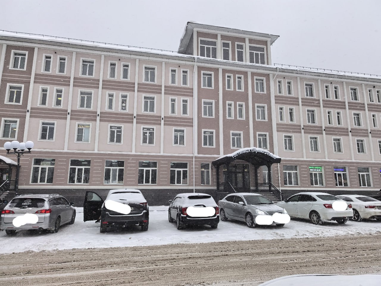 От подписчика. Уважаемые автовладельцы г. Горно-Алтайска! Большая просьба, смотрите пожалуйста на дорожные знаки, парковка около гостиницы «Горный Алтай» запрещена От подписчика. Уважаемые автовладельцы г. Горно-Алтайска! Большая просьба, смотрите пожалуйста на дорожные знаки, парковка около гостиницы «Горный Алтай» запрещена