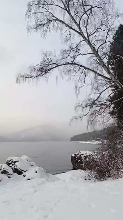 На Телецком озере морозно и снежно