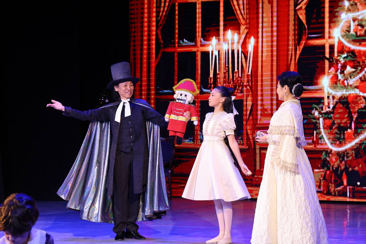 300 детей со всех уголков Республики приехали на традиционную новогоднюю «Ёлку Главы», сообщил в своем ТГ-канале глава региона Андрей Турчак 300 детей со всех уголков Республики приехали на традиционную новогоднюю «Ёлку Главы», сообщил в своем ТГ-канале глава региона Андрей Турчак