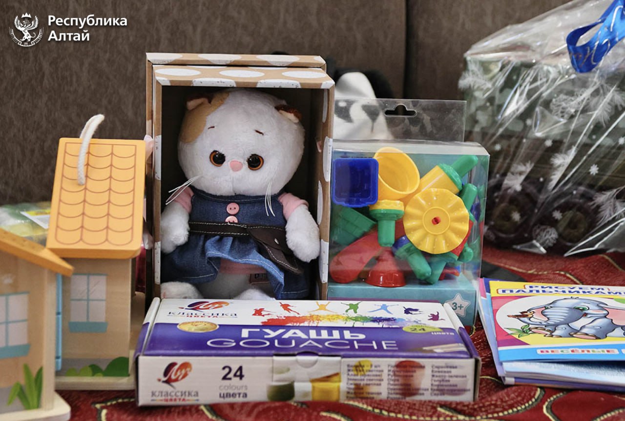 Глава региона снял открытку девочки Ани с «Ёлки желаний» Глава региона снял открытку девочки Ани с «Ёлки желаний»