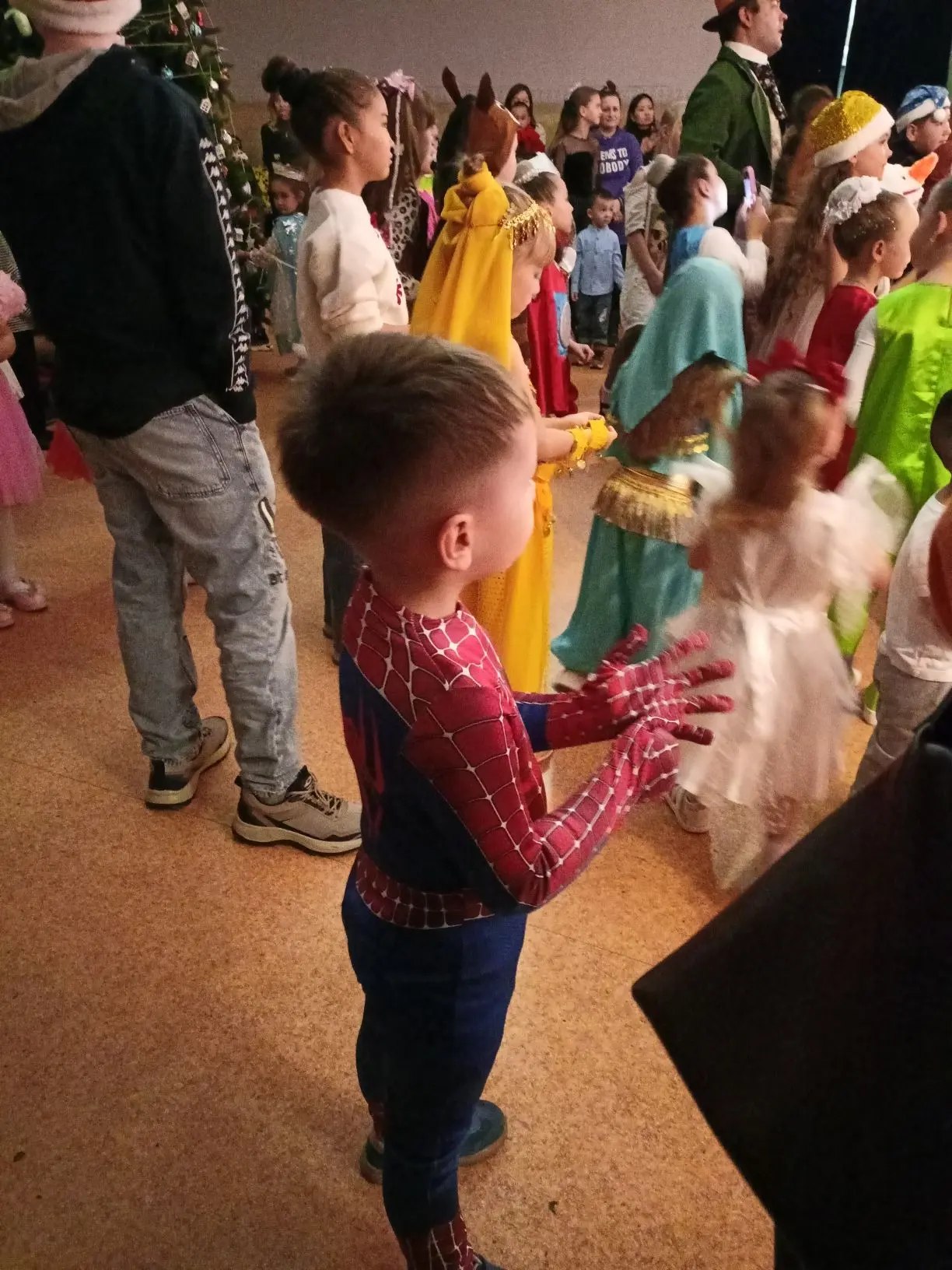 В Городском доме культуры полным ходом идёт новогодняя ёлка для детей участников СВО В Городском доме культуры полным ходом идёт новогодняя ёлка для детей участников СВО