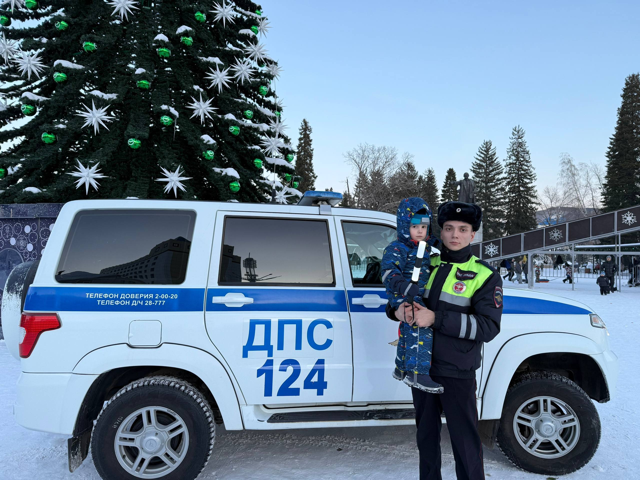 В Горно-Алтайске автоинспекторы провели акцию «Безопасный Новый год» для детей В Горно-Алтайске автоинспекторы провели акцию «Безопасный Новый год» для детей