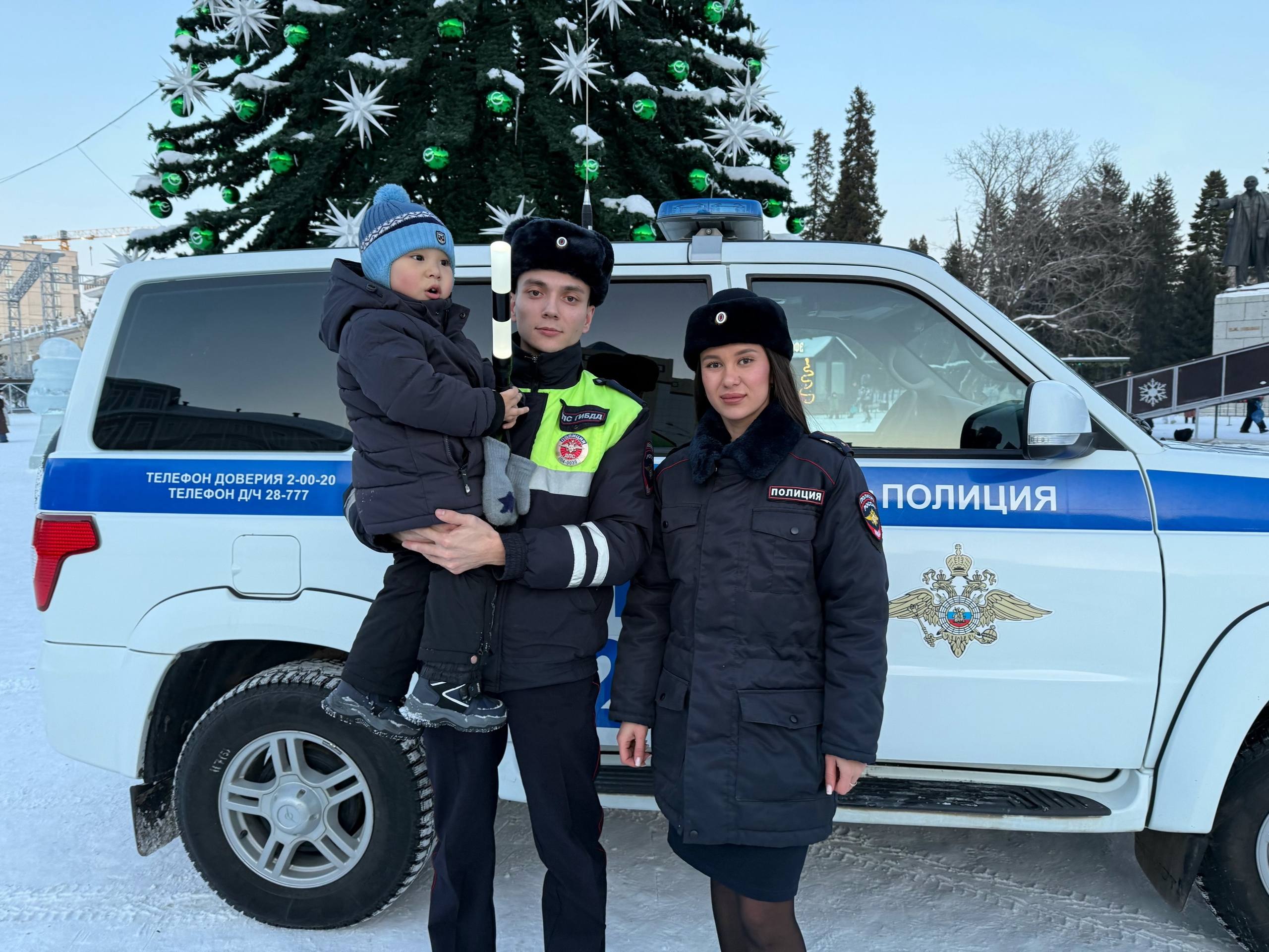 В Горно-Алтайске автоинспекторы провели акцию «Безопасный Новый год» для детей В Горно-Алтайске автоинспекторы провели акцию «Безопасный Новый год» для детей