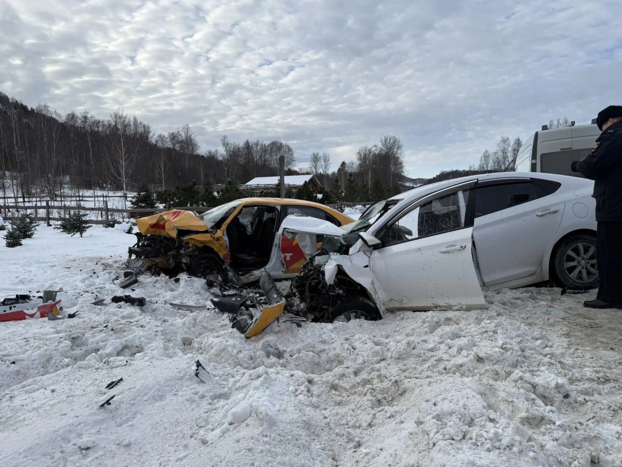 В Майминском районе в результате ДТП погибли два человека и трое госпитализированы