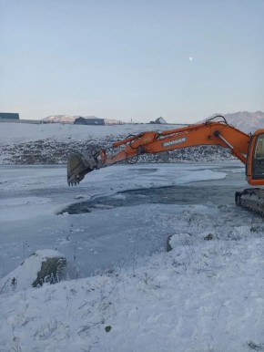 В Онгудае из-за затора наблюдается повышение уровня воды на реке Урсул, на улицах Набережная и Заречная есть угроза подтопления жилых домов