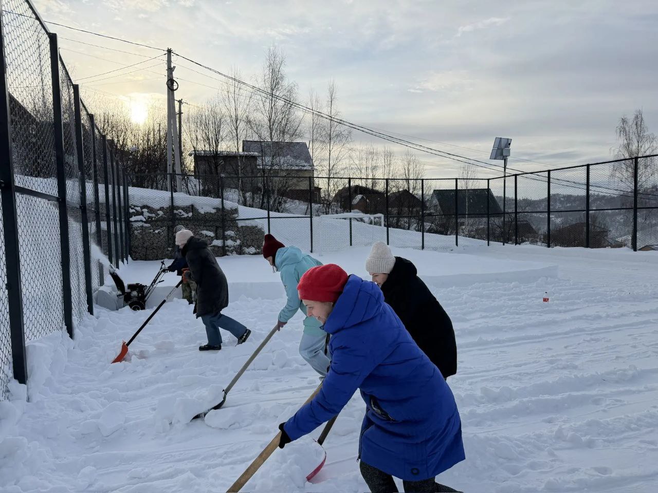 ТОС «Яблоневый сад» провел эту первую новогоднюю субботу активно