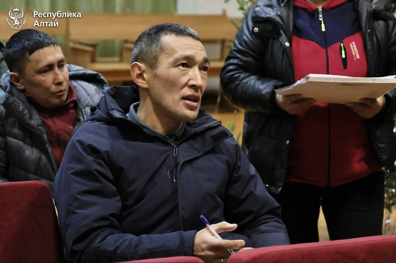 Андрей Турчак в селе Каракол Онгудайского района провел встречу с сотрудниками ветеринарных служб и главами сельских поселений, где обсудили ситуацию с пастереллёзом в муниципалитете Андрей Турчак в селе Каракол Онгудайского района провел встречу с сотрудниками ветеринарных служб и главами сельских поселений, где обсудили ситуацию с пастереллёзом в муниципалитете