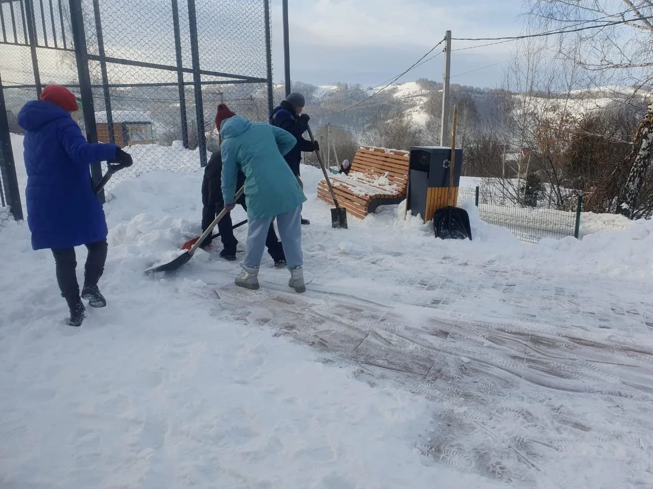 ТОС «Яблоневый сад» провел эту первую новогоднюю субботу активно ТОС «Яблоневый сад» провел эту первую новогоднюю субботу активно