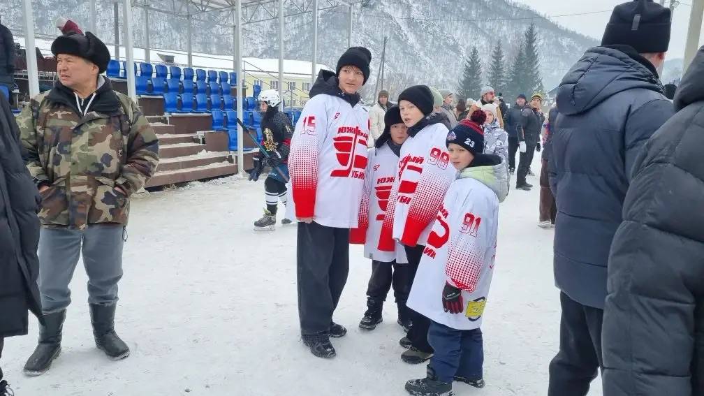 в Шебалинском районе идет Межрегиональный турнир по хоккею с шайбой, посвященный памяти кавалера Ордена Мужества, лейтенанта Золотухина Н.В в Шебалинском районе идет Межрегиональный турнир по хоккею с шайбой, посвященный памяти кавалера Ордена Мужества, лейтенанта Золотухина Н.В
