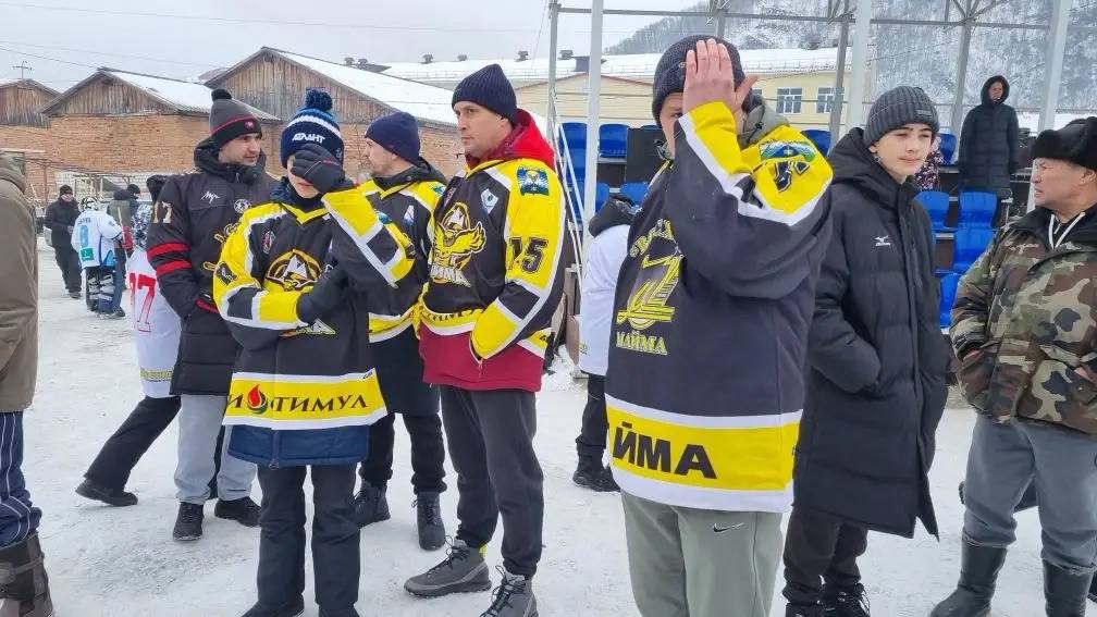 в Шебалинском районе идет Межрегиональный турнир по хоккею с шайбой, посвященный памяти кавалера Ордена Мужества, лейтенанта Золотухина Н.В в Шебалинском районе идет Межрегиональный турнир по хоккею с шайбой, посвященный памяти кавалера Ордена Мужества, лейтенанта Золотухина Н.В