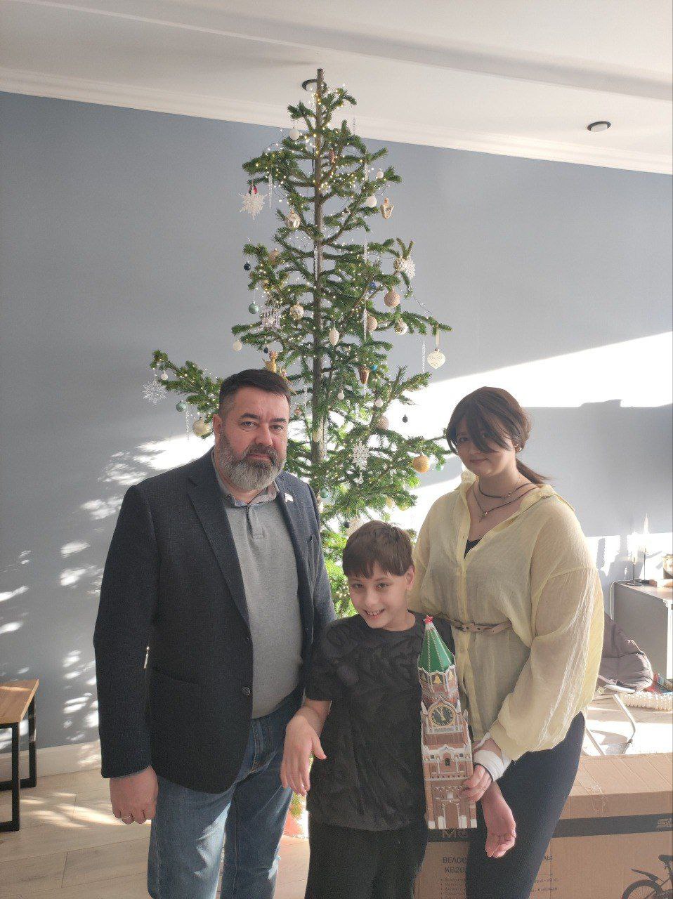 Депутаты "Единой России" в Республике Алтай продолжают исполнять детские мечты в рамках акции "Елка Желаний" Депутаты "Единой России" в Республике Алтай продолжают исполнять детские мечты в рамках акции "Елка Желаний"