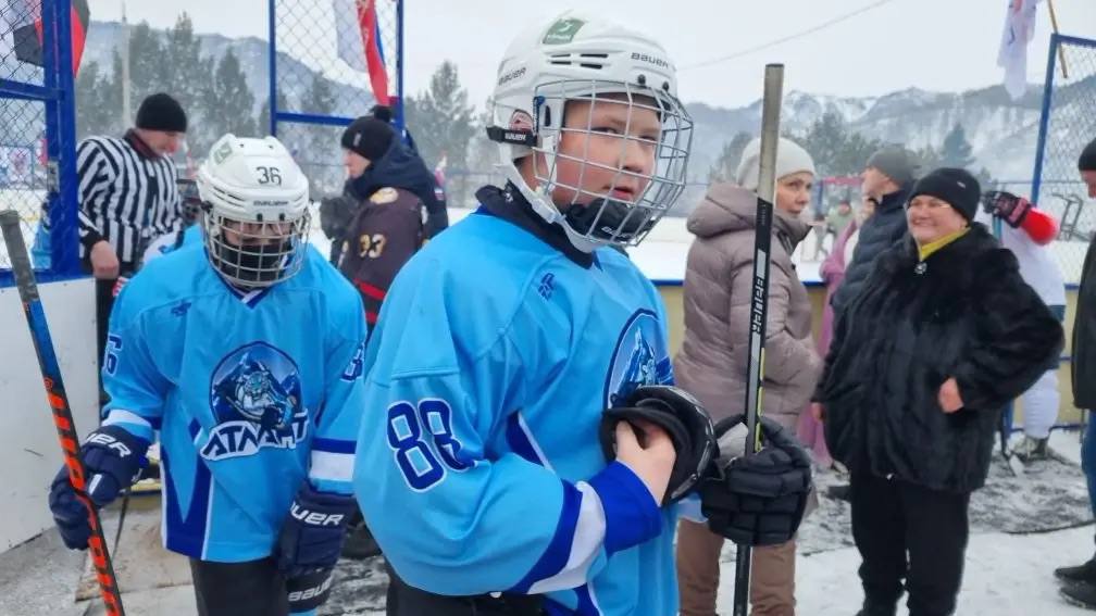 в Шебалинском районе идет Межрегиональный турнир по хоккею с шайбой, посвященный памяти кавалера Ордена Мужества, лейтенанта Золотухина Н.В в Шебалинском районе идет Межрегиональный турнир по хоккею с шайбой, посвященный памяти кавалера Ордена Мужества, лейтенанта Золотухина Н.В