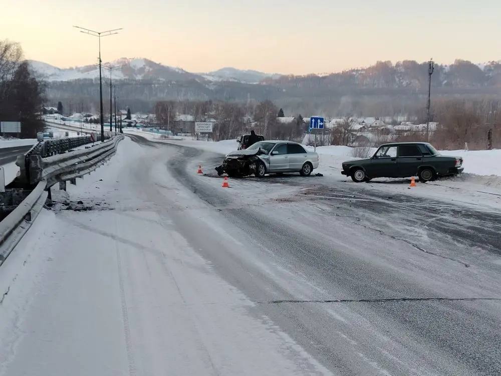 В Майминском районе 18-летний местный житель совершил наезд на автоледи, которая находилась на дороге после того, как сама попала в ДТП В Майминском районе 18-летний местный житель совершил наезд на автоледи, которая находилась на дороге после того, как сама попала в ДТП