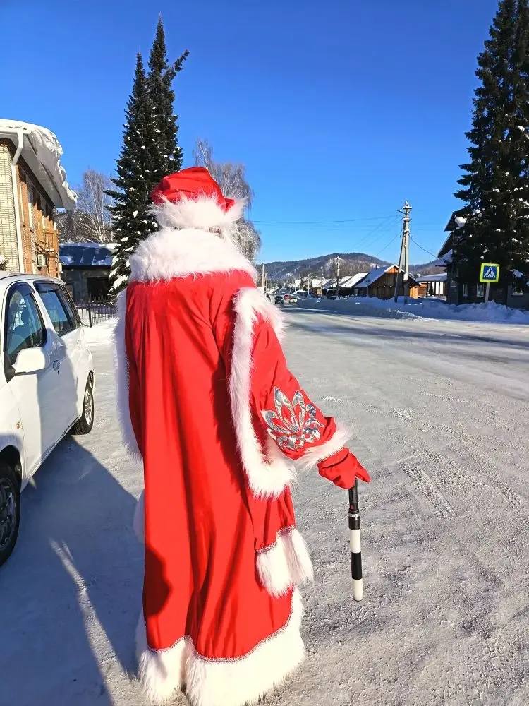Полицейский Дед Мороз в Турочакском районе: мандарины вместо штрафов Полицейский Дед Мороз в Турочакском районе: мандарины вместо штрафов