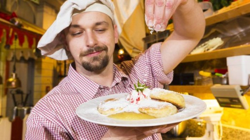 Оладьи получатся румяными и невероятно сочными: готовьте из этого продукта