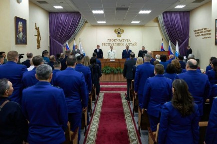 Александр Прокопьев: Сегодня мы поздравляем работников и ветеранов прокуратуры Российской Федерации с профессиональным праздником