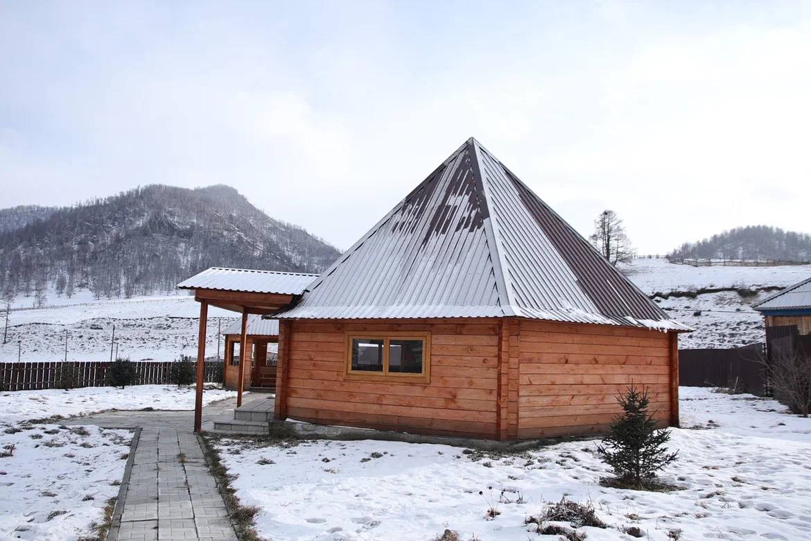 В Верх-Апшуяхте посетили мемориальный музей имени Валерия Ивановича Чаптынова – первого Главы Республики Алтай, нашего выдающегося земляка В Верх-Апшуяхте посетили мемориальный музей имени Валерия Ивановича Чаптынова – первого Главы Республики Алтай, нашего выдающегося земляка