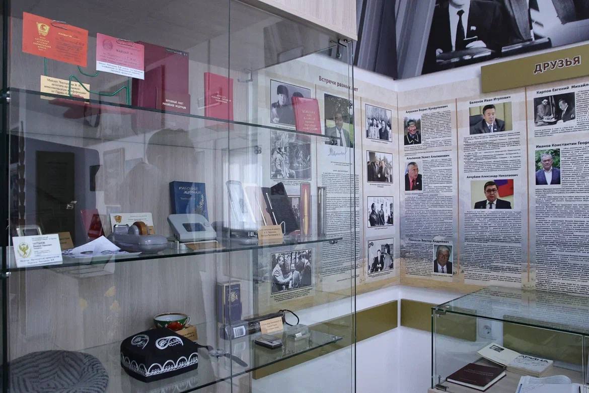 В Верх-Апшуяхте посетили мемориальный музей имени Валерия Ивановича Чаптынова – первого Главы Республики Алтай, нашего выдающегося земляка В Верх-Апшуяхте посетили мемориальный музей имени Валерия Ивановича Чаптынова – первого Главы Республики Алтай, нашего выдающегося земляка