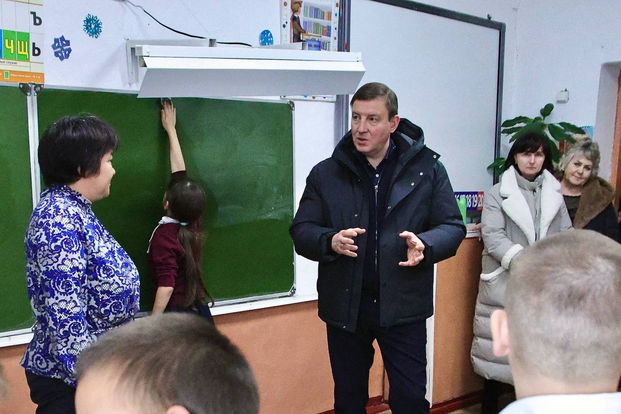 Андрей Турчак: Здание детского сада «Зоренька» в селе Мыюта можно назвать «ровесником Ильича» Андрей Турчак: Здание детского сада «Зоренька» в селе Мыюта можно назвать «ровесником Ильича»