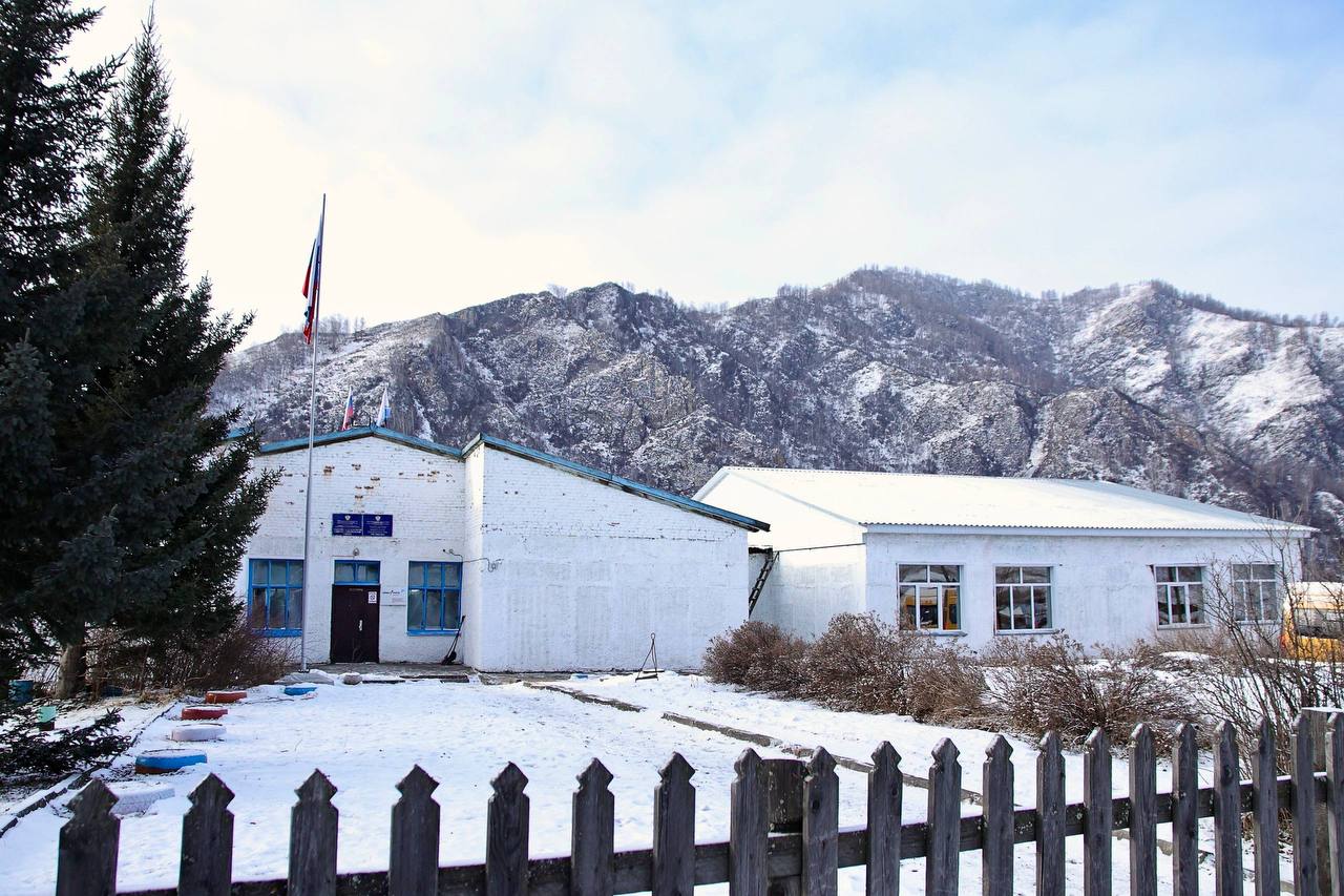 Андрей Турчак: Здание детского сада «Зоренька» в селе Мыюта можно назвать «ровесником Ильича» Андрей Турчак: Здание детского сада «Зоренька» в селе Мыюта можно назвать «ровесником Ильича»