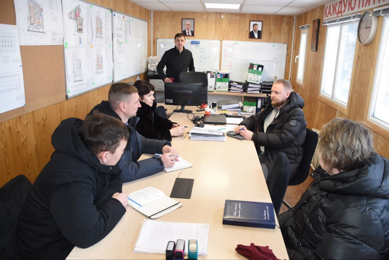 Мэр Горно-Алтайска Ольга Сафронова провела первую в этом году планерку на объектах, где идут работы по строительству и ремонту Мэр Горно-Алтайска Ольга Сафронова провела первую в этом году планерку на объектах, где идут работы по строительству и ремонту