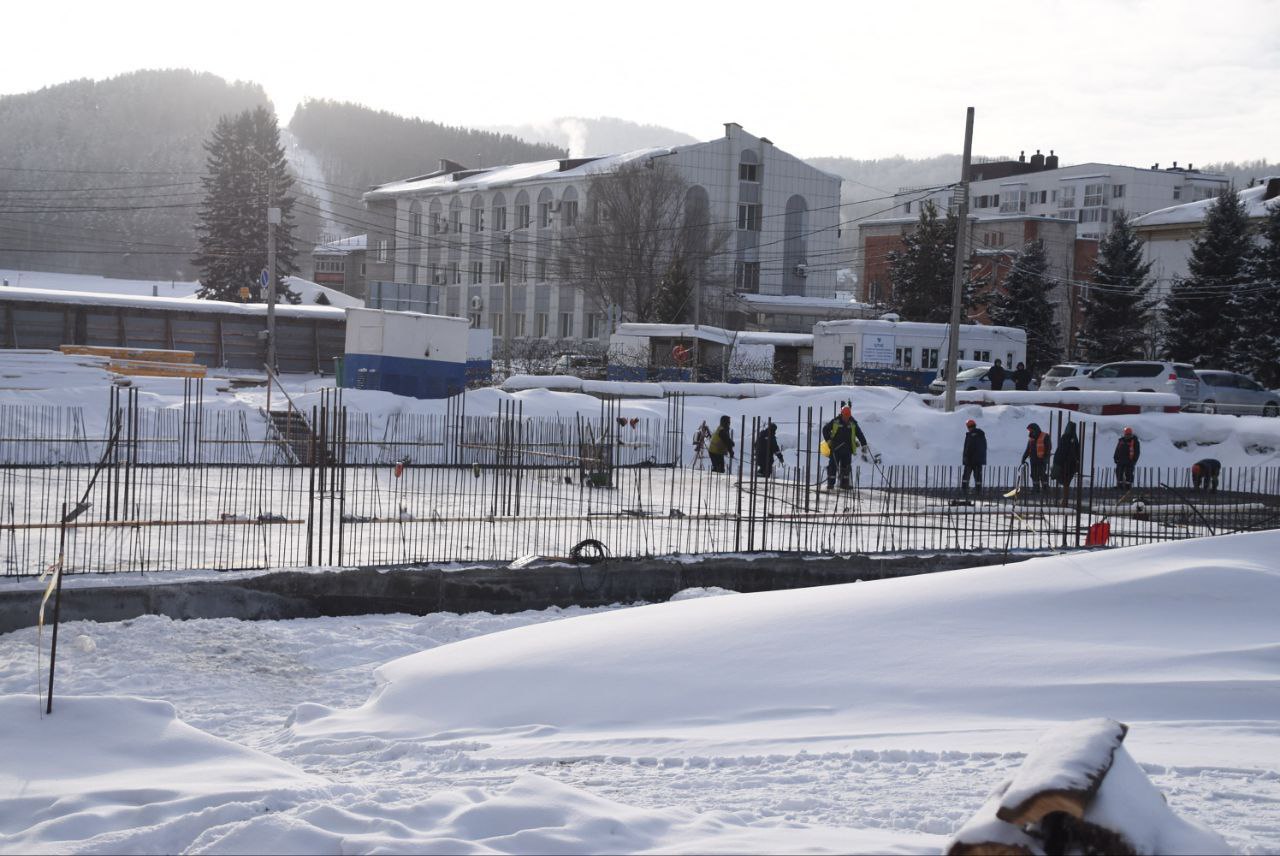 Мэр Горно-Алтайска Ольга Сафронова провела первую в этом году планерку на объектах, где идут работы по строительству и ремонту Мэр Горно-Алтайска Ольга Сафронова провела первую в этом году планерку на объектах, где идут работы по строительству и ремонту