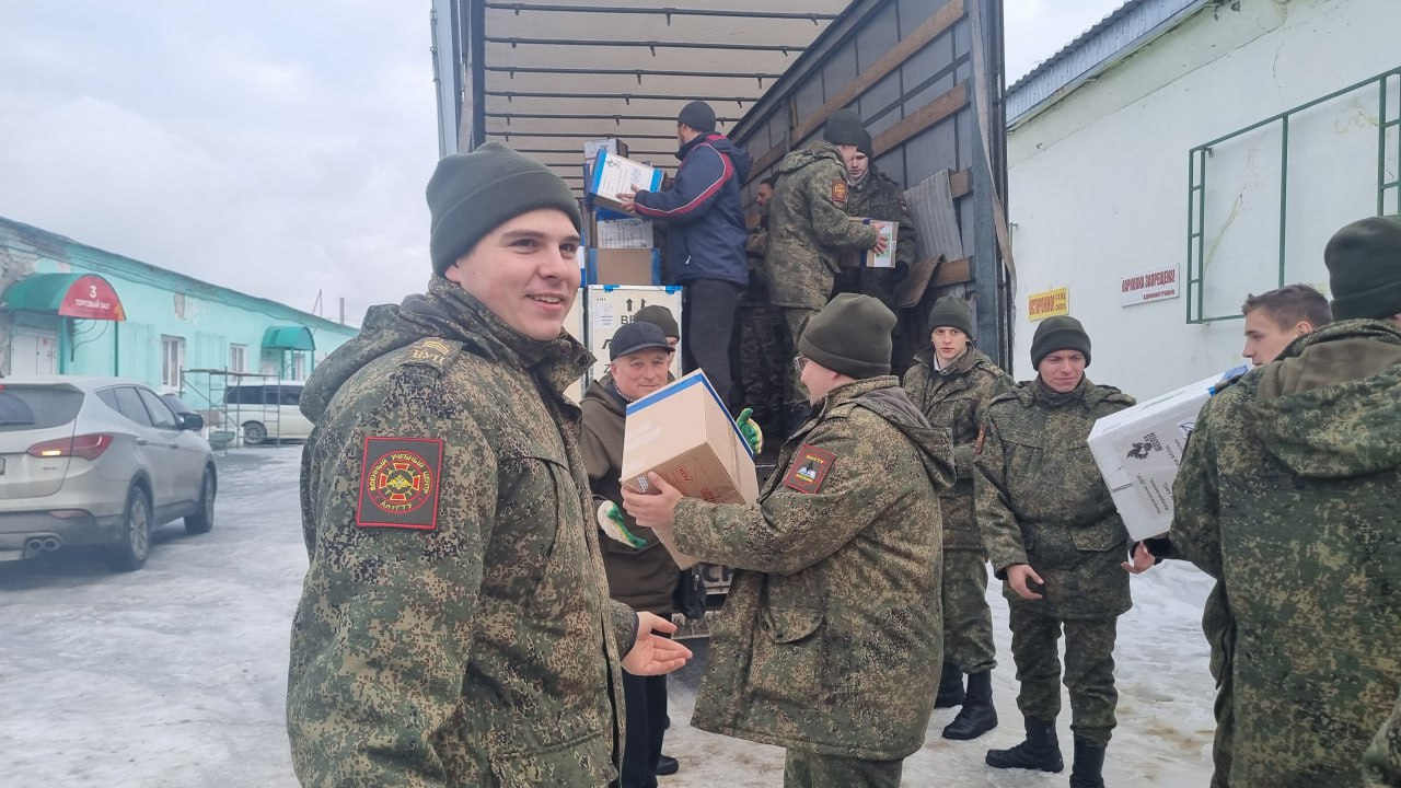 Волонтеры и курсанты Алтайского госуниверситета отправили помощь бойцам Волонтеры и курсанты Алтайского госуниверситета отправили помощь бойцам