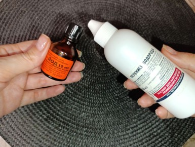 Необычное сочетание йода и перекиси: как побороть жирные пятна на кухне