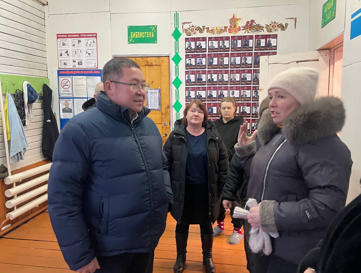 Председатель Государственного Собрания – Эл Курултай Эжер Ялбаков вместе с руководством администрации Усть-Коксинского района и депутатами проверил ход капитального ремонта детского сада «Огоньки» в селе Мульта Председатель Государственного Собрания – Эл Курултай Эжер Ялбаков вместе с руководством администрации Усть-Коксинского района и депутатами проверил ход капитального ремонта детского сада «Огоньки» в селе Мульта