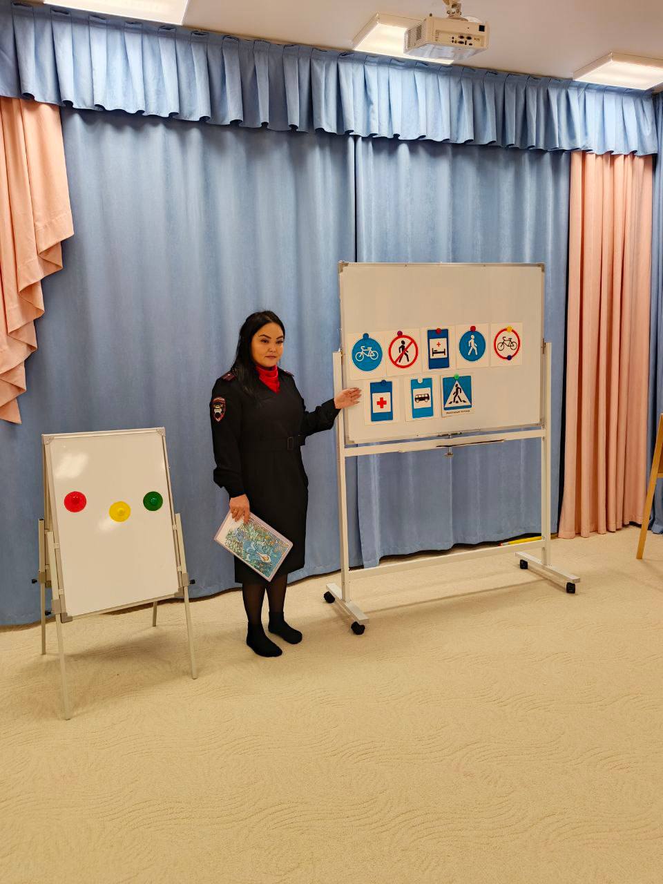 «В гостях у «Светлячка»: Урок безопасности от ГИБДД» «В гостях у «Светлячка»: Урок безопасности от ГИБДД»