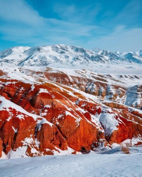 Бесконечно можно смотреть на три вещи: огонь, воду и фотокарточки зимнего Алтая