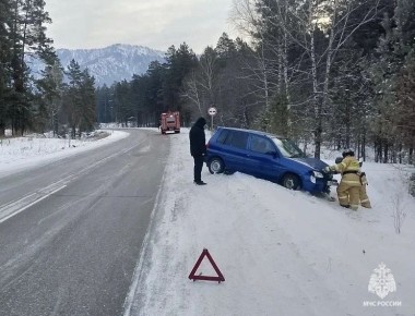 За минувшие сутки на ликвидацию ДТП спасатели выезжали один раз – в Чемальском районе на 10-м километре автодороги Усть-Сема – Чемал – Куюс столкнулись два легковых автомобиля