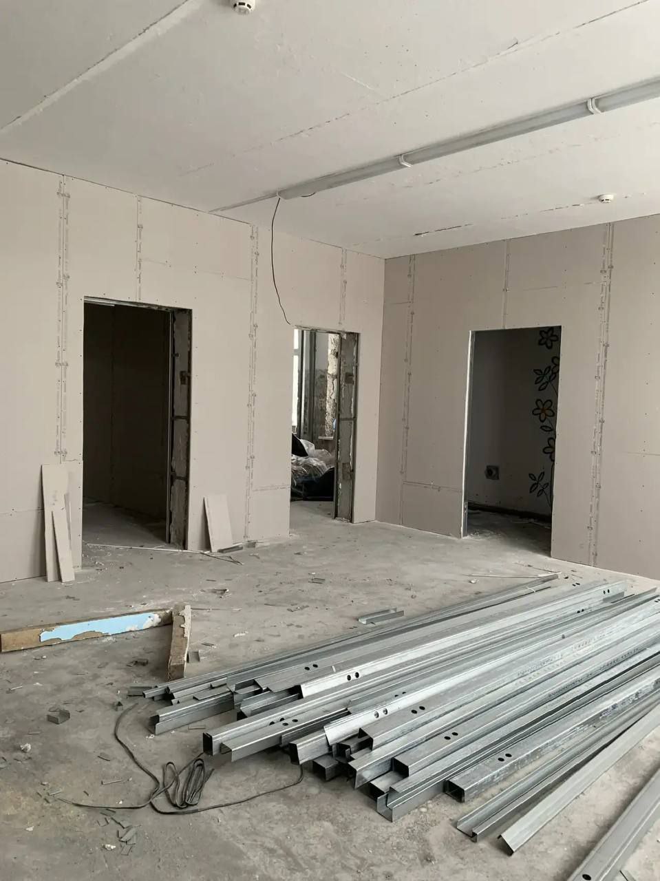 В селе Ынырга полным ходом идёт капитальный ремонт детского сада В селе Ынырга полным ходом идёт капитальный ремонт детского сада